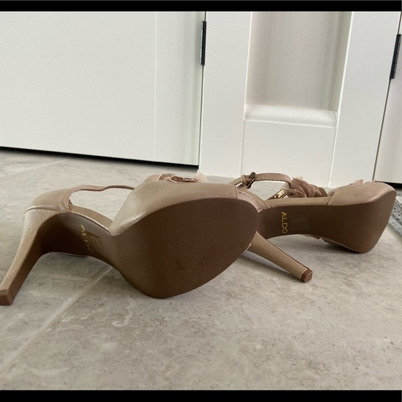 Beige leather Aldo heel. Size 7. - Picture 3 of 6
